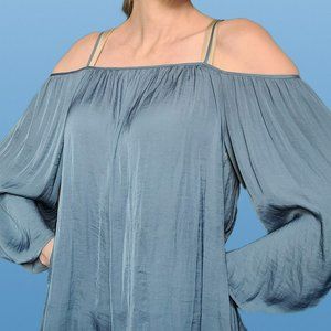Vince Camuto Cold Shoulder Rumple Blouse in Blue, Size Small, EUC